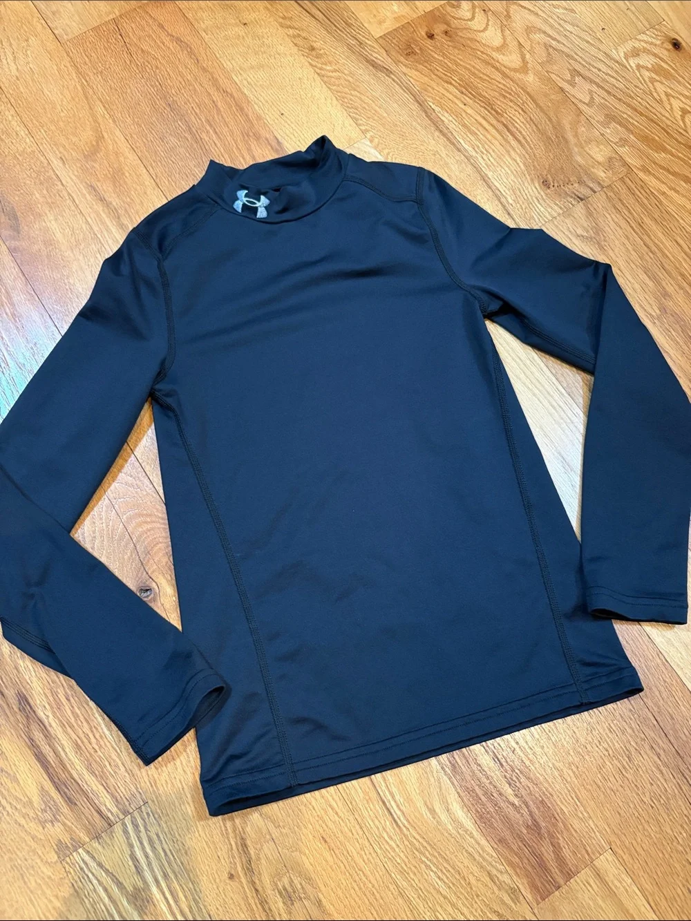 • Under Armour • - Picture 1 of 4